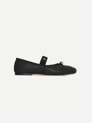 Jolie Flats in Black