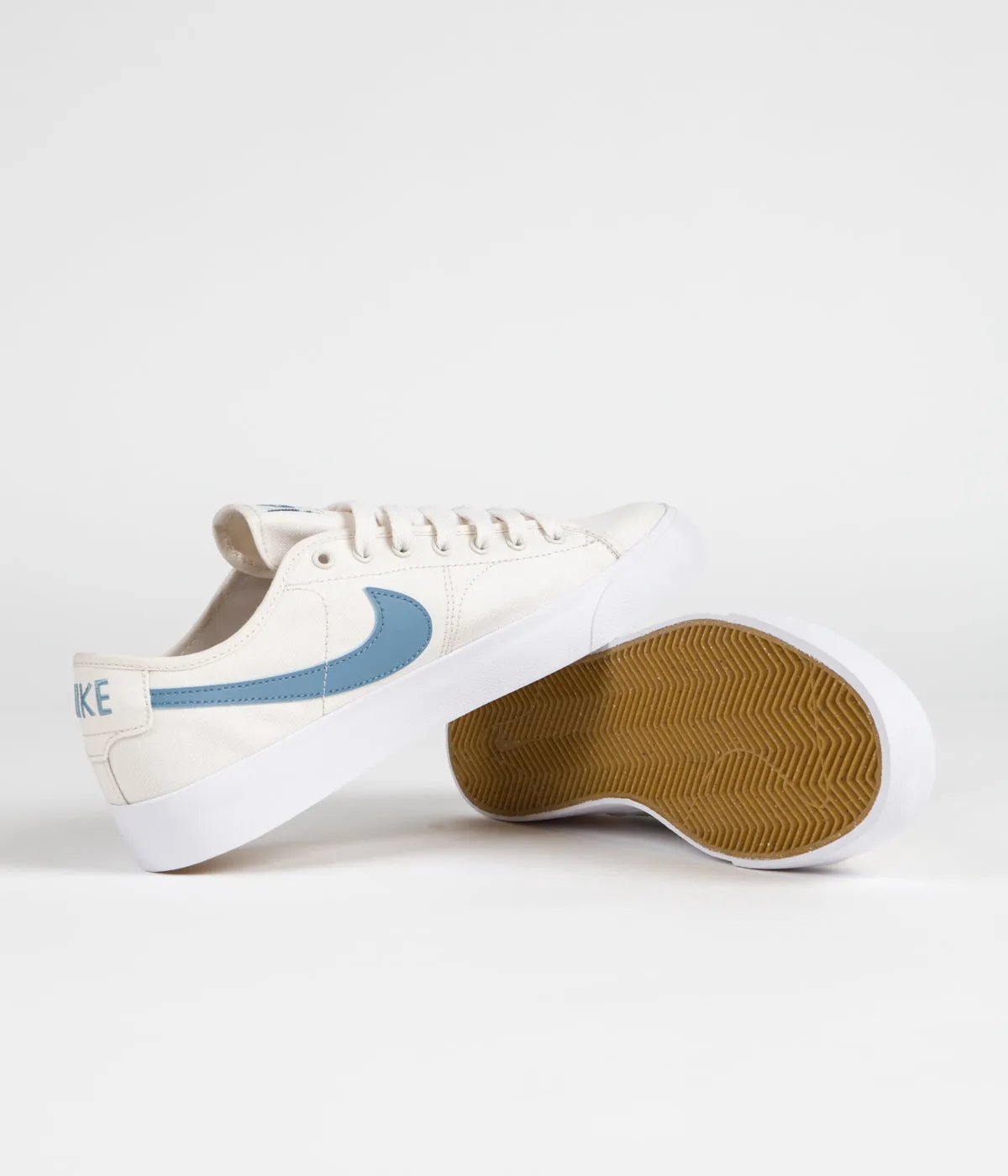 Nike SB Blazer Court Shoes - Phantom / Cerulean - Phantom - Gum Light Brown