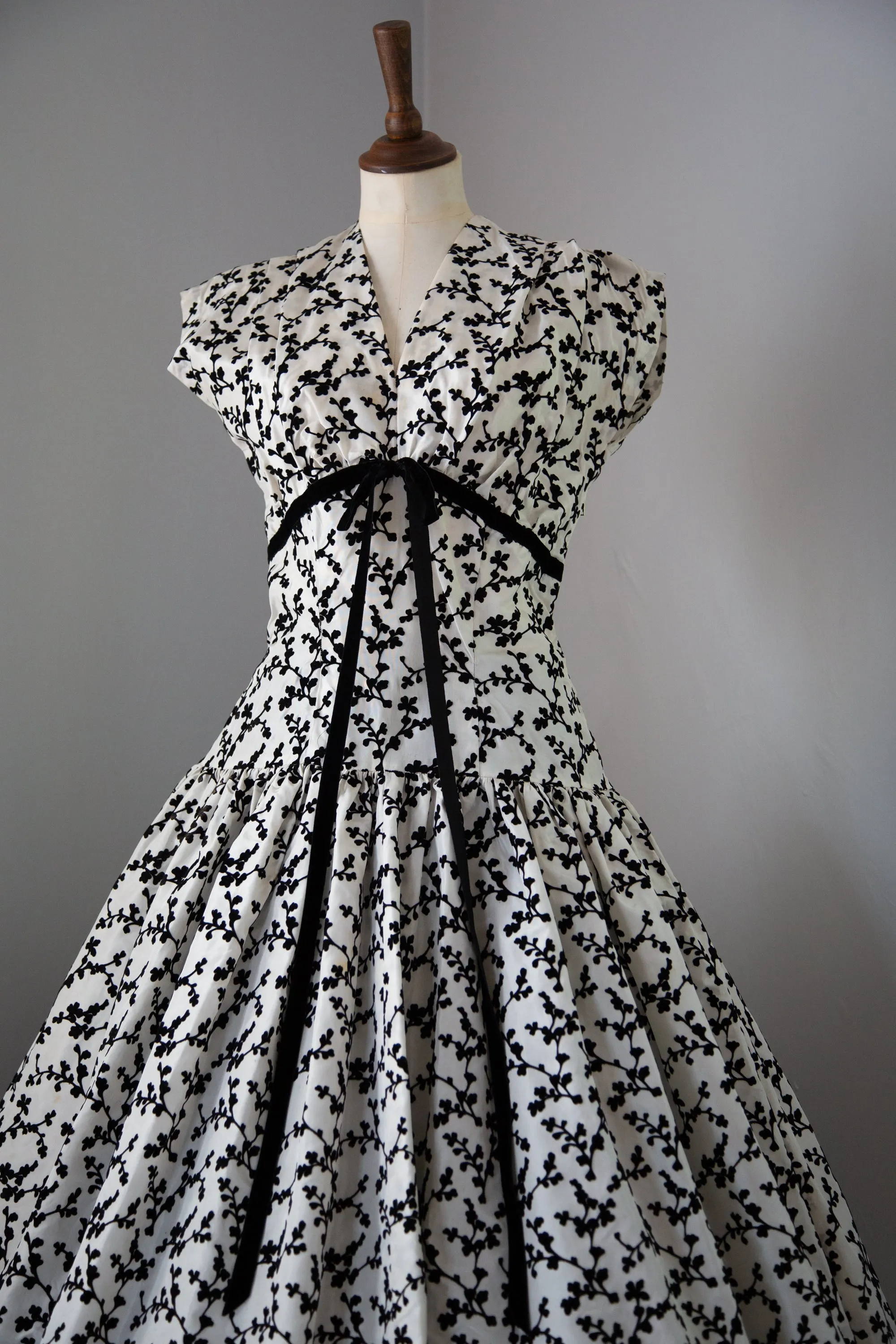 Vintage 1950s Monochrome Flocked Taffeta Cocktail Dress