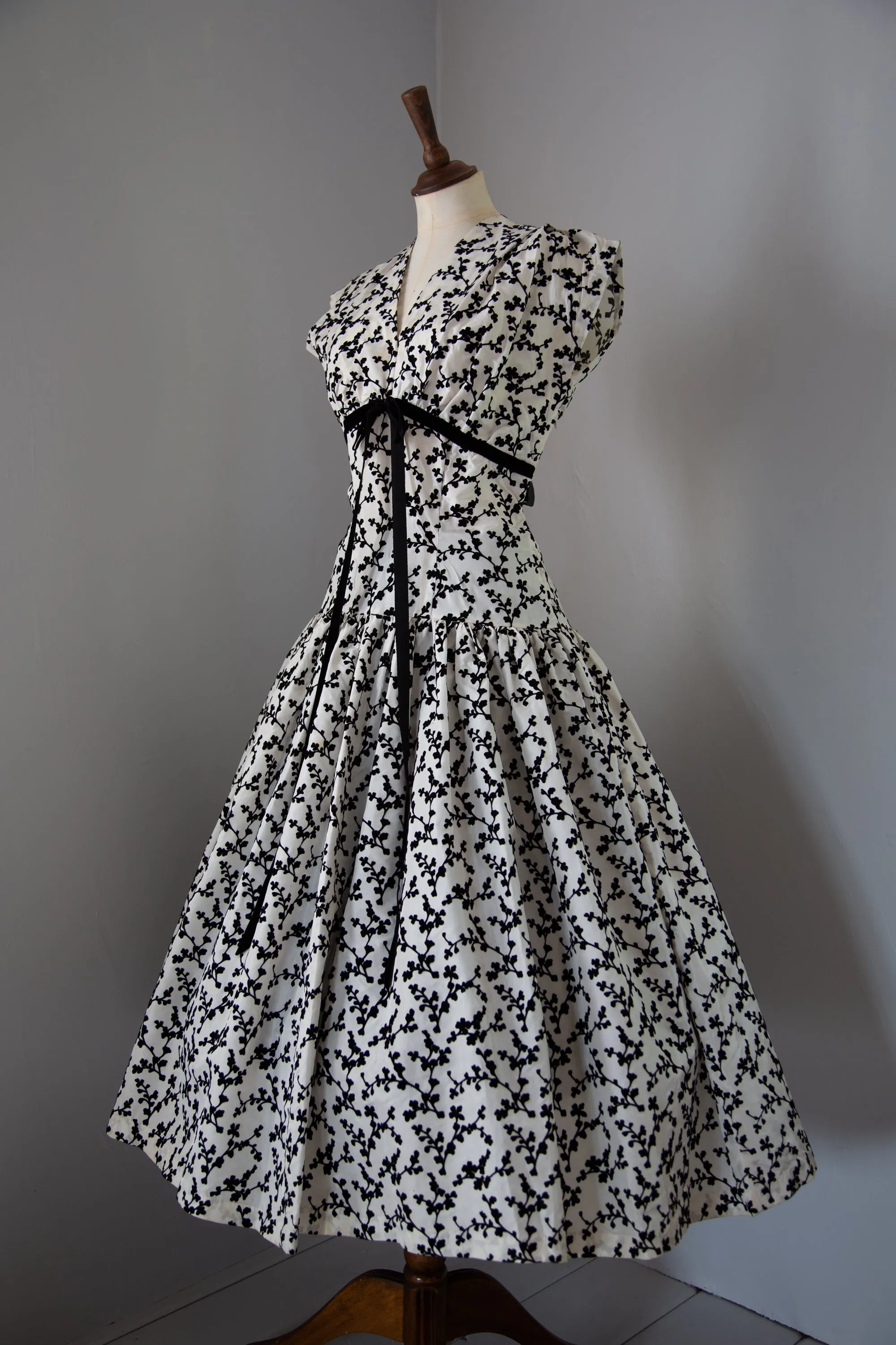 Vintage 1950s Monochrome Flocked Taffeta Cocktail Dress