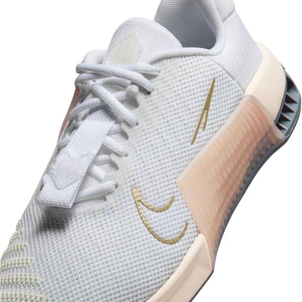 Womens Metcon 9 - White/Metallic Gold